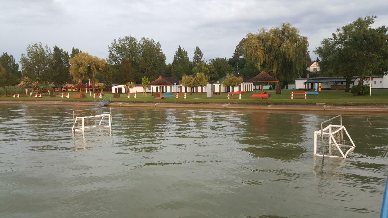 Sophie Apartment With Balcony Balatonberény Екстериор снимка